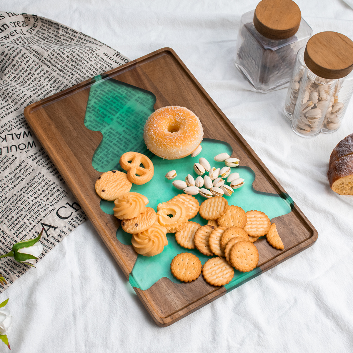 Christmas Tree Resin & Wood Tray – Festive Decorative Snack Platter